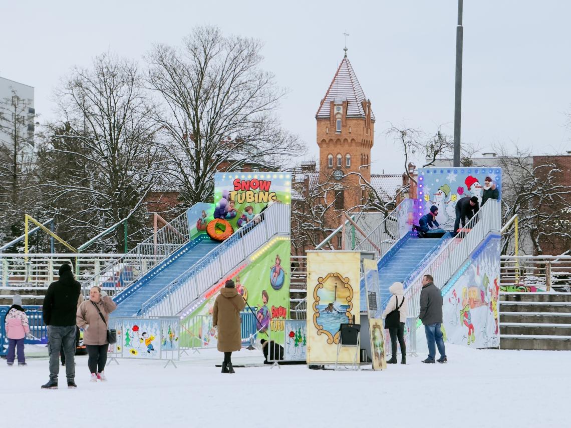 aktualność: Przypominamy – zimowa ślizgawka czeka na Placu Krakowskim