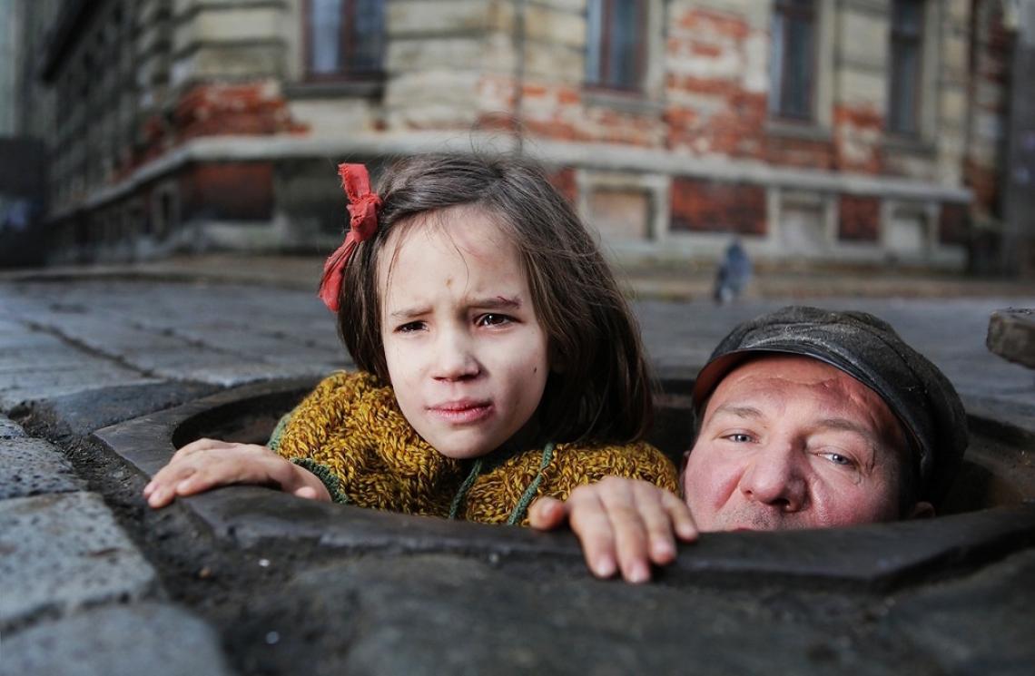aktualność: Wspominamy Polaków ratujących Żydów pod okupacją niemiecką. W poniedziałek pokaz filmu „W ciemności” i spotkanie z Robertem Więckiewiczem, we wtorek – upamiętnienie na cmentarzach Leopolda Sochy i Stefana Wróblewskiego